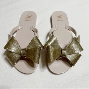 Mel Dreamed by Melissa Bow Gold Sparkle Sandals‎ Flip Flops Girls
